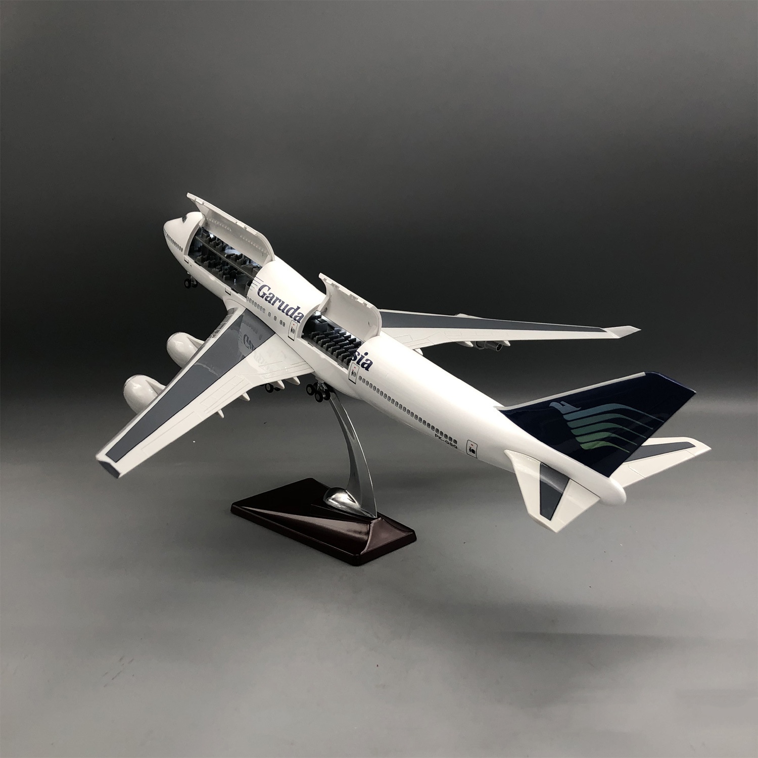 Nowy model samolotu Garuda Ind – Model Kit Indonesia recenzja i cena