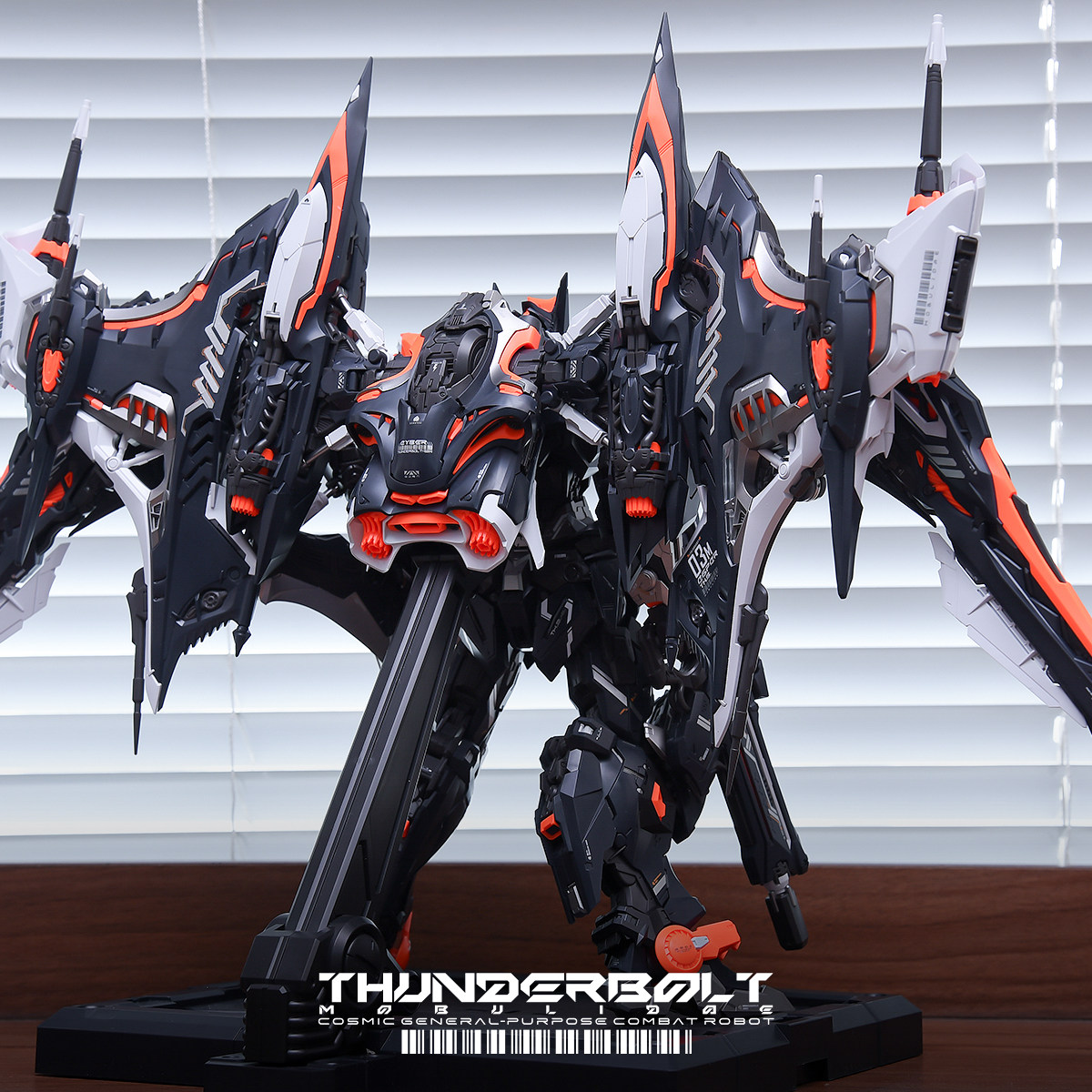 THUNDERBOLT MOBULIDAE 1/100 Za – Model Kit Infinite Dimension recenzja i cena