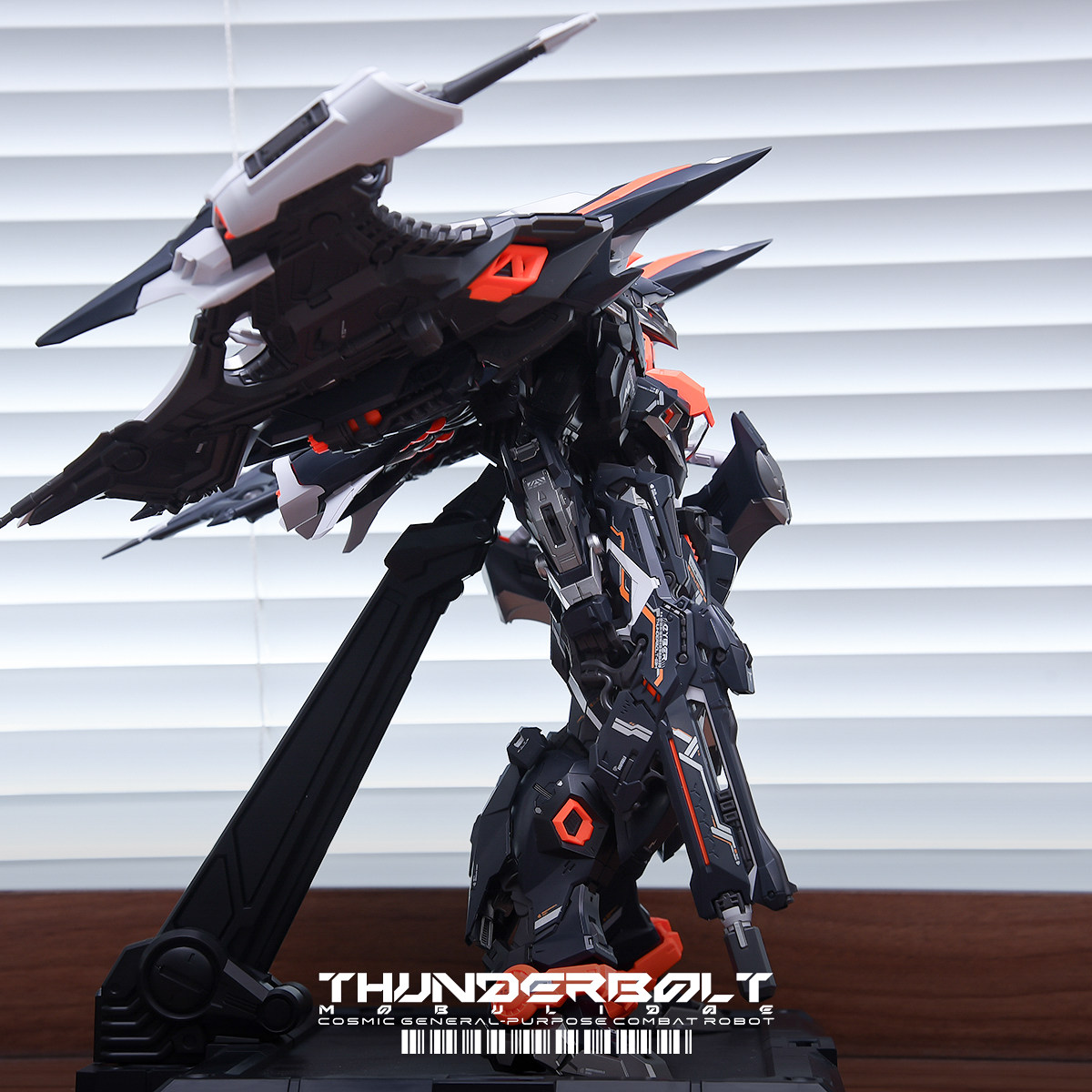 THUNDERBOLT MOBULIDAE 1/100 Za – Model Kit Infinite Dimension recenzja i cena